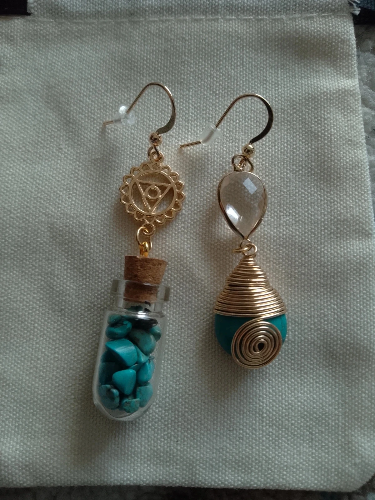 Boucles d'oreilles bohèmes asymétriques pierres naturelles